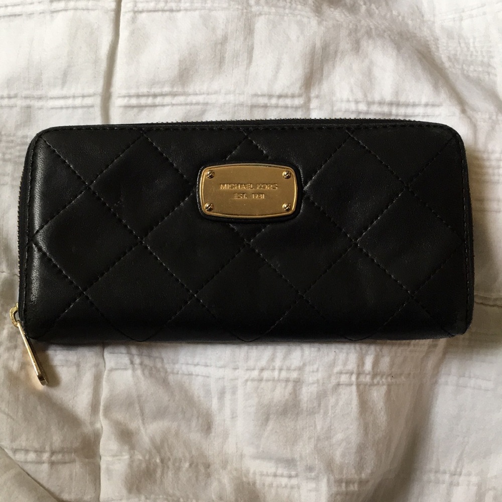 Michael Kors Wallet // Make An Offer!